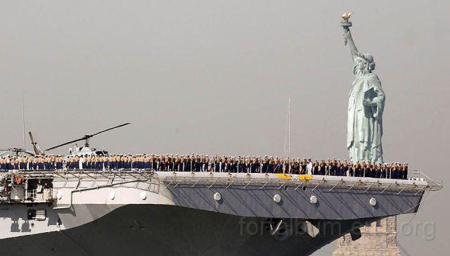 erdekes_74.jpg - Marines and sailors line the deck of the U.S. Navy amphibious assault ship USS Iwo Jima as it passes the Statue of Liberty in New York on Wednesday, May 26, 2010. The Iwo Jima and other military vessels are visiting New York as part of Fleet Week. (AP Photo/Peter Morgan)